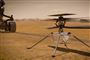 Billeder af den lille helikopter fra Mars den står på rødbrun jord