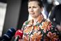 Mette Frederiksen taler med pressen
