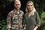 Carsten Bjørnlund og Marie Bach Hansen står i militærtøj