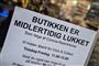 billede af skilt af med teksten butikken er midlertidig lukket