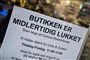 billede af skilt af med teksten butikken er midlertidig lukket