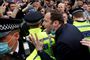 Peter Cech, teknisk direktør i Chelsea, var til stede, da mange Chelsea-fans demonstrerede mod Super League inden holdets hjemmekamp tirsdag aften mod Brighton.