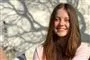 prinsesse isabella sidder og smiler