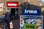 Indgangen til en Kickly butik med et skilt fra Irma udenfor