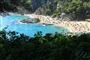 strand i spanien med badegæster set fra oven