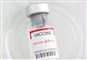 En dosis af vaccinen fra Johnson&Johnson i et lille gennemsigtigt medicinglas.