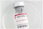 En dosis af vaccinen fra Johnson&Johnson i et lille gennemsigtigt medicinglas.