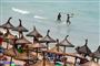Strand og badende i vandet