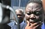Efter et lukket møde med sit parti, MDC, fortalte Morgan Tsvangirai på et pressemøde, at han trækker sig som præsidentkandidat på grund af vold og snyd op til fredagens valg. AP