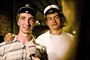 Det tog et kvarter, før pressen var færdig med at stille super-studenten Rasmus Kyng spørgsmål oven på hans sidste eksamen, og familien kunne få deres søn for dem selv. Nyhedsavisen/Hanne Mette Poulsgaard