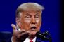 donald trump gestikulerer