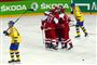 ishockeyspillere jubler på isen