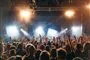 Koncertpublikum ved udendørs koncert
