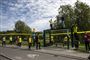Brøndbyfans ved et busstoppested
