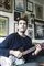 billede af Claes Bang med guitar
