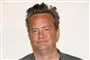 skuespilleren matthew perry poserer 