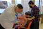 billede af barn der bliver vaccineret