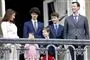 prins joachim står sammen med sin familie