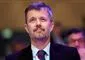 kronprins frederik iført jakke og slips