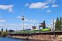 Et flixtrain kører gennem Berlin
