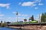 Et flixtrain kører gennem Berlin