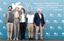 Claes Bang ses sammen med Elizabeth Debicki, Mick Jagger, Giuseppe og Donald Sutherland