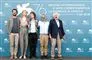 Claes Bang ses sammen med Elizabeth Debicki, Mick Jagger, Giuseppe og Donald Sutherland