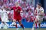 fodboldspillere i aktion 