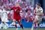 fodboldspillere i aktion 