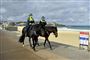 To politifolk til hest