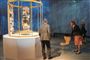 Dronning Margrethe får en rundtur på det nye H.C. Andersen-museum.
