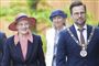 Dronning Margrethe ankommer med Odenses borgmester, Peter Rahbæk Juel, til indvielsen af det nye H.C. Andersens Hus i Odense.