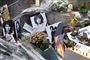 Billeder af Jim Morrison på en kirkehård