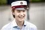 En smilende ung student