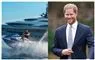 En kæmpe yacht og en smilende rødhåret mand