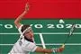En badmintonspiller ved nettet