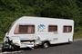 En beskadiget campingvogn