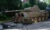soldater ved tank