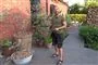 En yngre mand i shorts