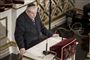 Bent Melchior taler under en ceremoni i synagogen i København i 2018. (Arkivfoto)