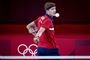 Viktor Axelsen er klar til at spille om guld ved OL efter en semifinalesejr over OL-sensationen Kevin Cordón.