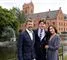 Frederik og Mary med Christian i midten. Bag dem ses Herlufsholm Kostskole. 