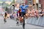 En cykelrytter knokler derudaf