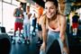 Vibrationstræning - Trænet pige i fitness center
