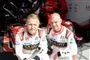 jan og kevin magnussen poserer på le mans