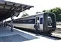 tog holder på station