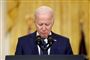 en trist Joe Biden på talerstolen