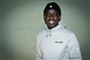 melvin kakooza poserer og smiler 