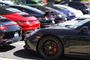 En række dyre biler blandt andet fra Porche holder parkeret