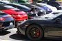 En række dyre biler blandt andet fra Porche holder parkeret